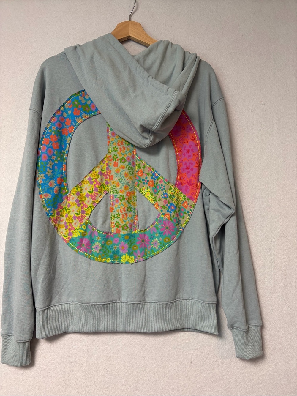 Natural Life Sage/Grey Patchwork Peace Sign Zip Hoodie Boho Hippie S/M
NWOT - Picture 2 of 10